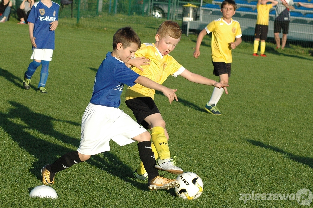 Najmłodsi na boisku - Zdjęcie główne