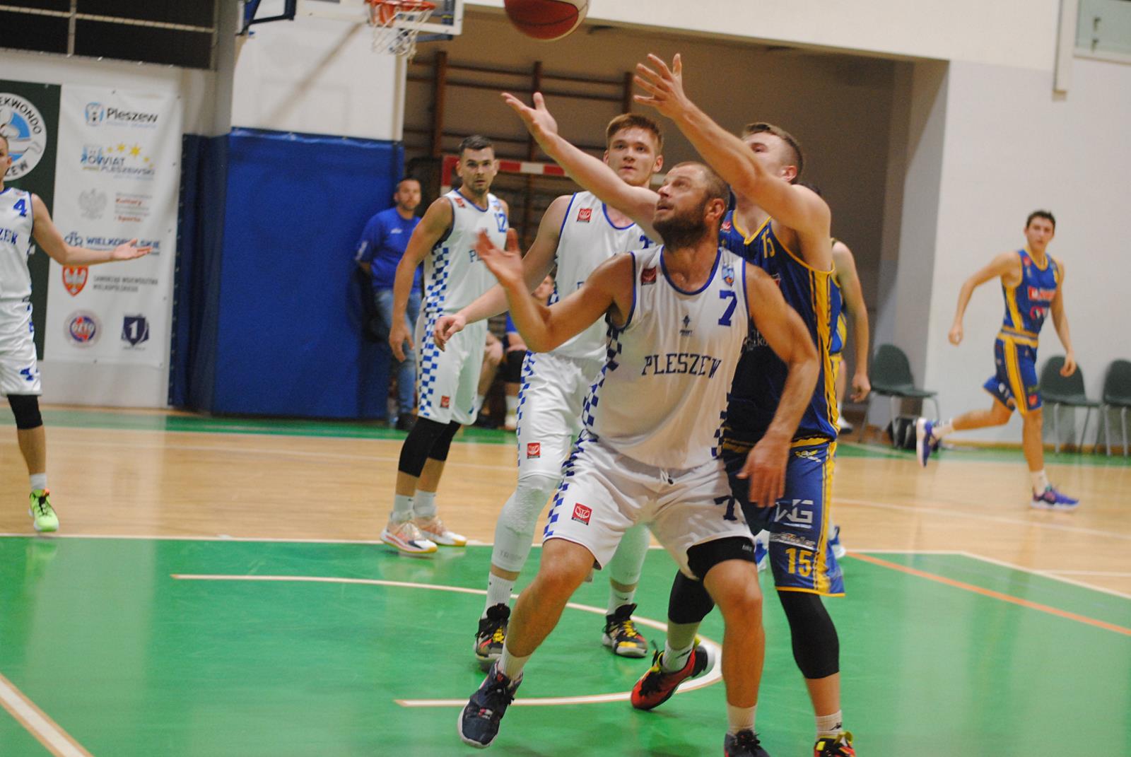 Kosz Kompaktowy Pleszew - Nabzdyk BM Slam Ostrów Wlkp. 81:66