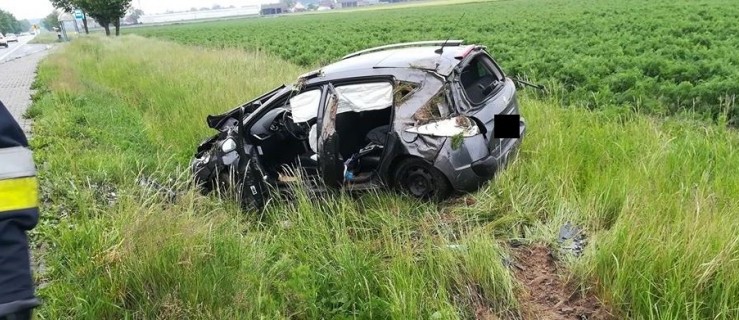 Wypadek w Kościelnej Wsi. Samochód dachował - Zdjęcie główne