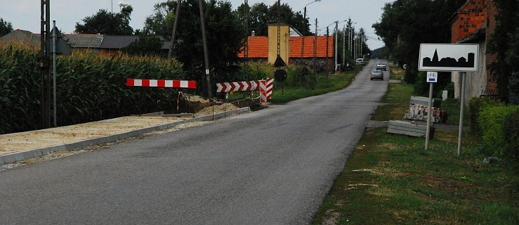 Strzyżew. A chodnik budują i budują... - Zdjęcie główne