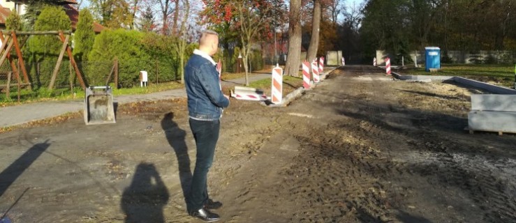 Gmina Dobrzyca. Rozpoczęto przebudowę drogi i zatoki autobusowej w Karminie - Zdjęcie główne