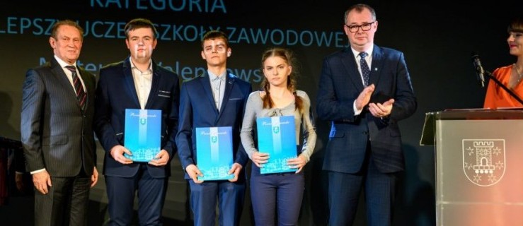 Mają świetne wyniki. Dostali nagrody od starosty - Zdjęcie główne