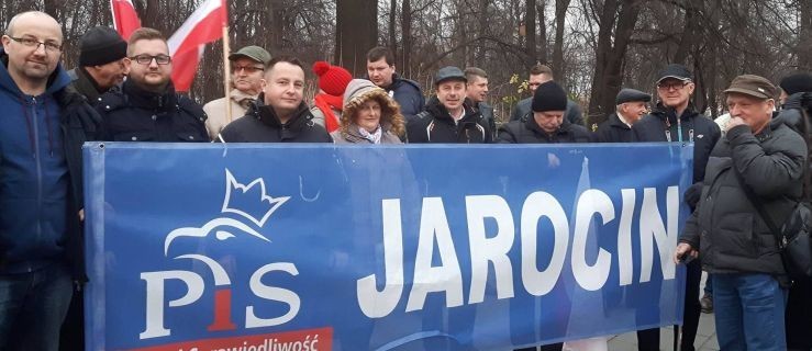 Działacze PiS-u jadą do Warszawy na obchody rocznicy stanu wojennego  - Zdjęcie główne