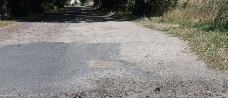 Fatalny stan powiatówki Korzkwy - Skrzypnia. - Strach tu jechać - mówią ludzie - Zdjęcie główne