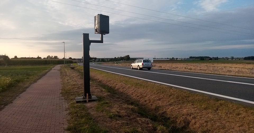 Gmina Gołuchów. Kościelna Wieś. Na drodze krajowej jest już nowy fotoradar - Zdjęcie główne