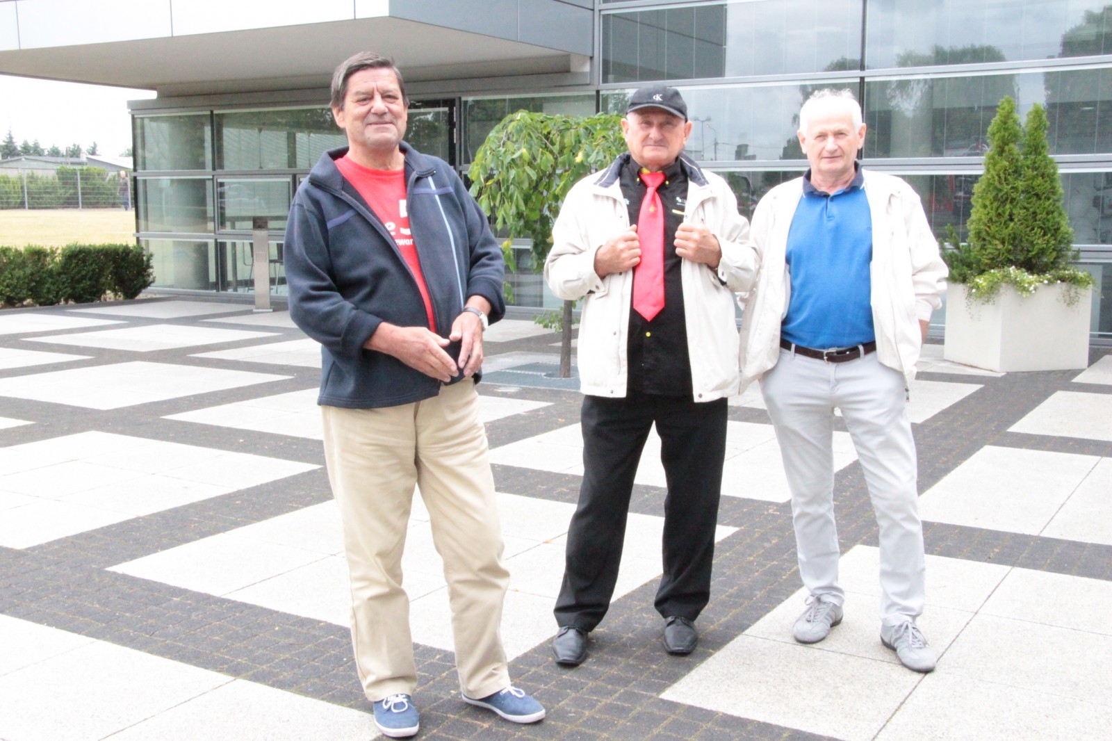 famot - Zdjęcie główne