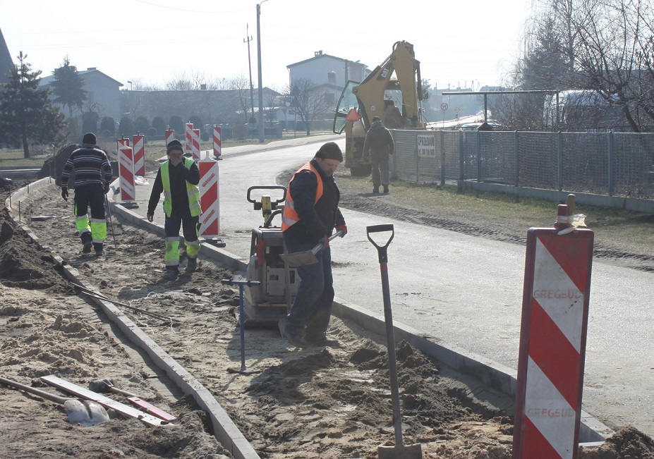 Chocz. Chodnik przy Taczanowskiego. To inwestycja robiona etapami - Zdjęcie główne