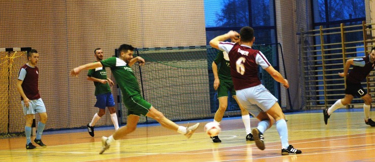 Wyrównane rozgrywki Futsal Ligi Gołuchów - Zdjęcie główne