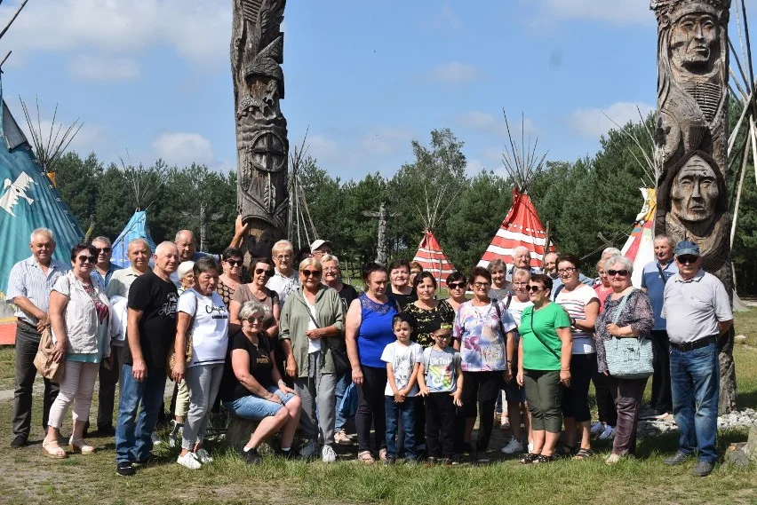 Seniorzy z Chocza bawili się w Westerlandzie w Józefowie - Zdjęcie główne