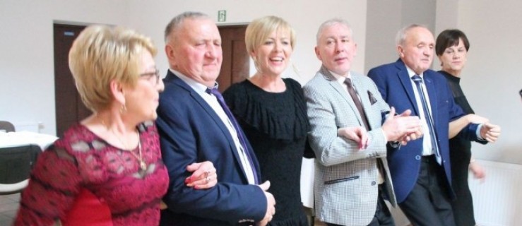 Suchorzew. Zabawa z okazji Dnia Babci i Dziadka! [ZDJĘCIA] - Zdjęcie główne