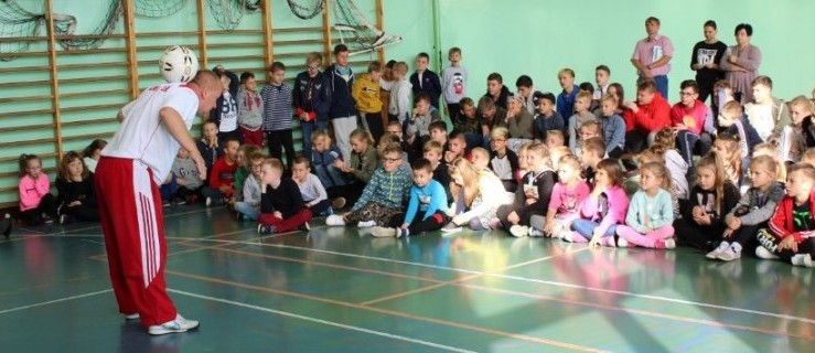 Rekordzista Guinnessa odwiedził szkołę w Czerminie - Zdjęcie główne