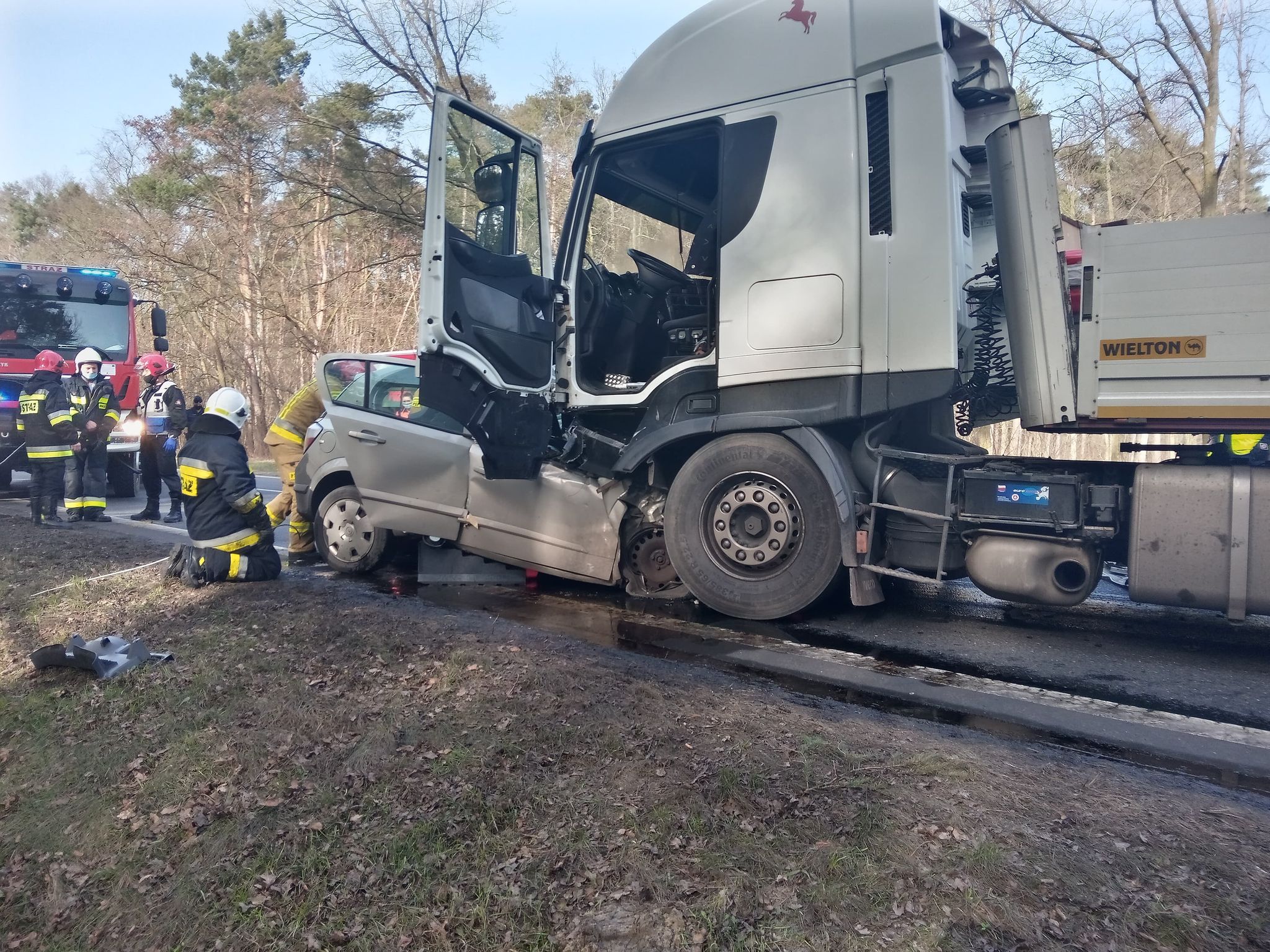 Powiat pleszewski. Tragiczny wypadek na drodze krajowej nr 12 - Zdjęcie główne