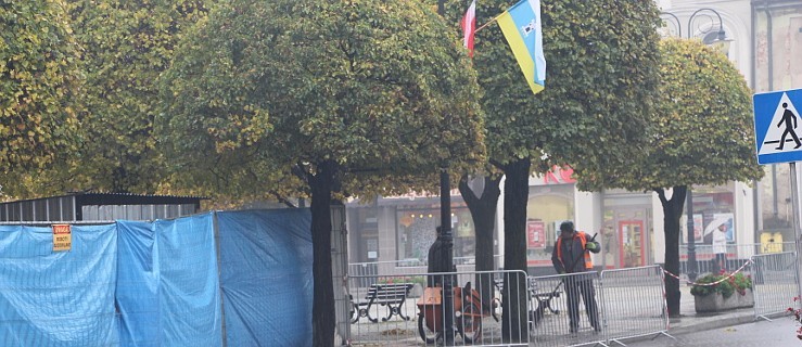 Na rynku na razie pusto i mokro  - Zdjęcie główne