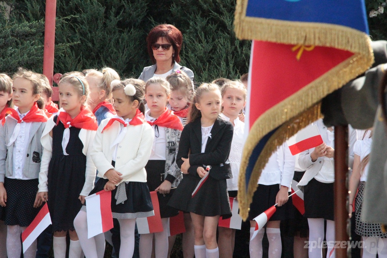 Pleszew. Nadanie imion dębom pamięci w "trójce" - Zdjęcie główne