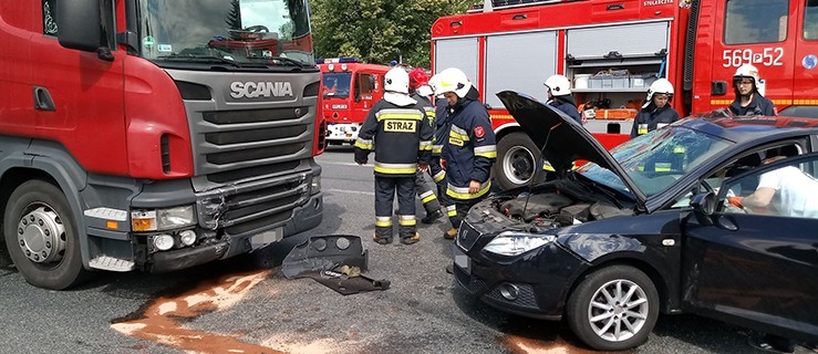Krajowa 12. Wypadek na skrzyżowaniu z sygnalizacją świetlną - Zdjęcie główne