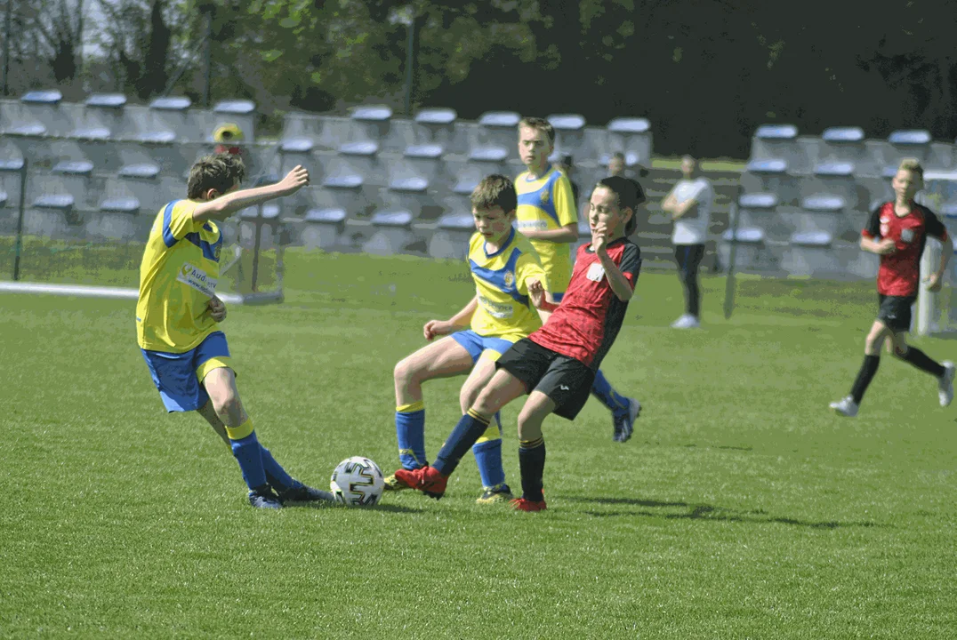 Piłkarskie derby w grupie młodzików młodszych [ZDJĘCIA] - Zdjęcie główne