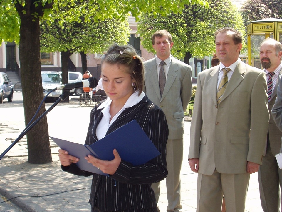 Pleszew. Wejście Polski do Unii Europejskiej. Archiwalne zdjęcia z 2004 - Zdjęcie główne