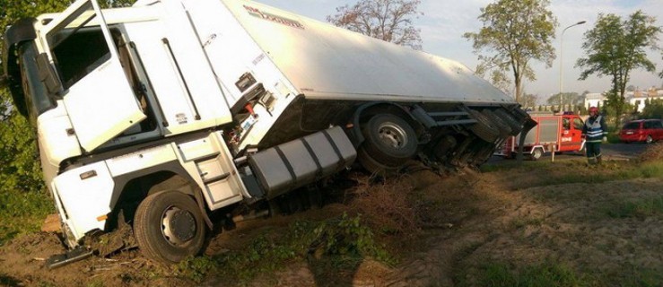 Wypadek w Gizałkach. Kierowca zasnął za kierownicą   - Zdjęcie główne