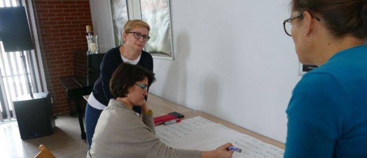 Pleszew. Czy gry planszowe mogą promować czytelnictwo? Nasi bibliotekarze mieli kreatywne szkolenia! - Zdjęcie główne