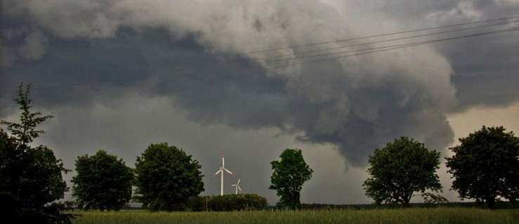 UWAGA! Burze, wiatr i grad - Zdjęcie główne