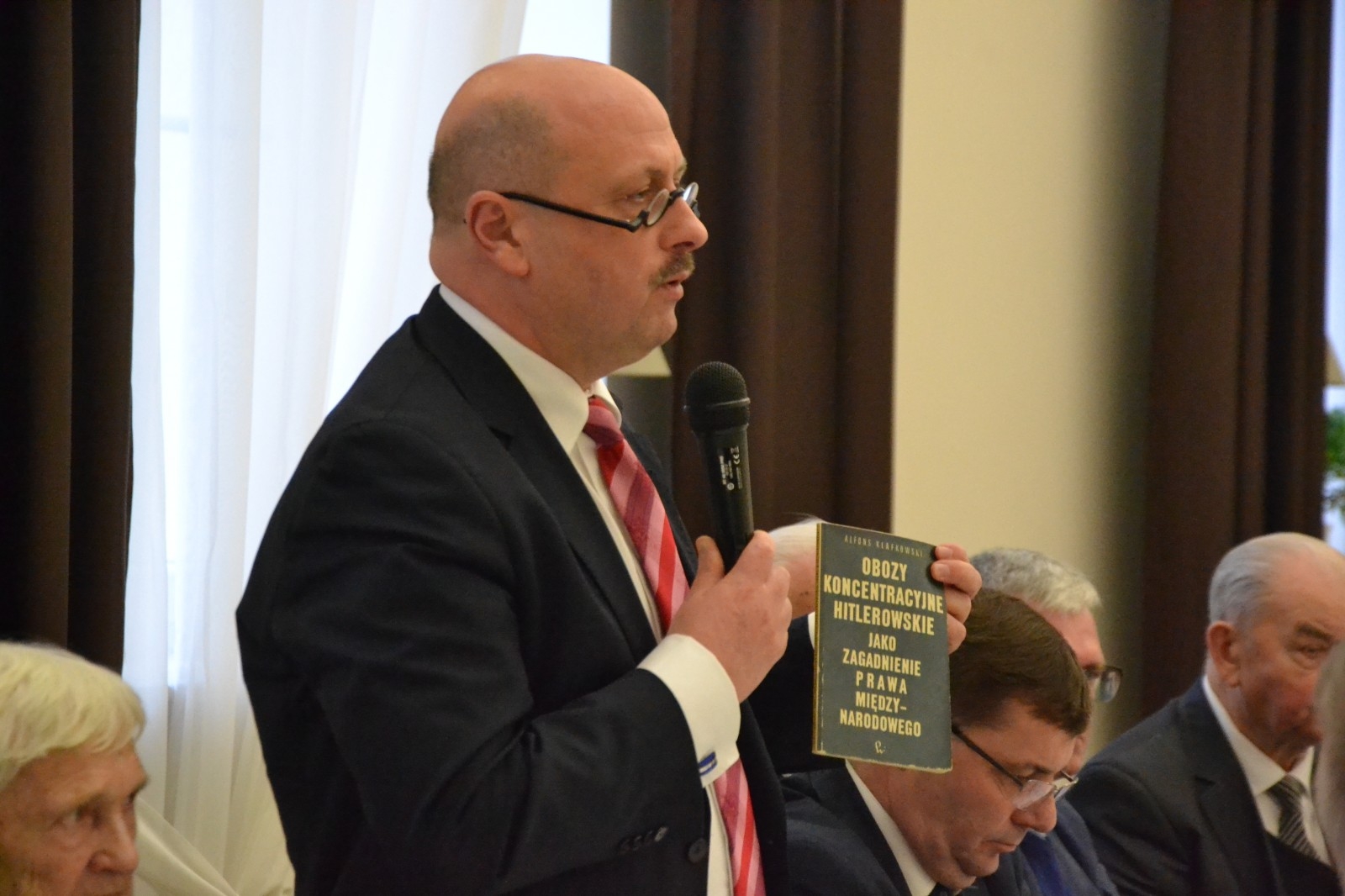 Pleszew. Debata o represjach i reparacjach wojennych - Zdjęcie główne