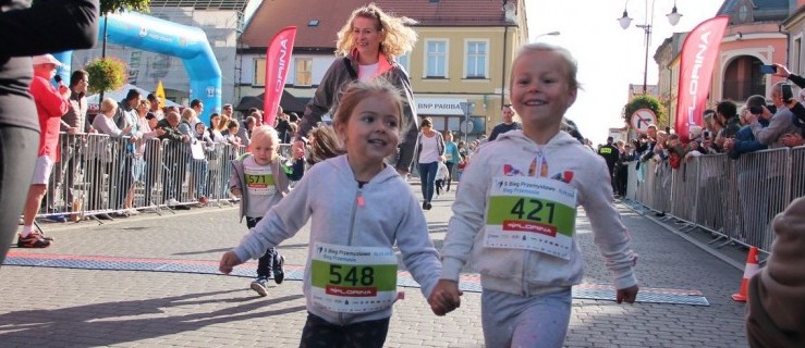 Pleszew. Niemal 600 dzieci pobiegło w Biegu Przemusia! [ZDJĘCIA, WIDEO] - Zdjęcie główne