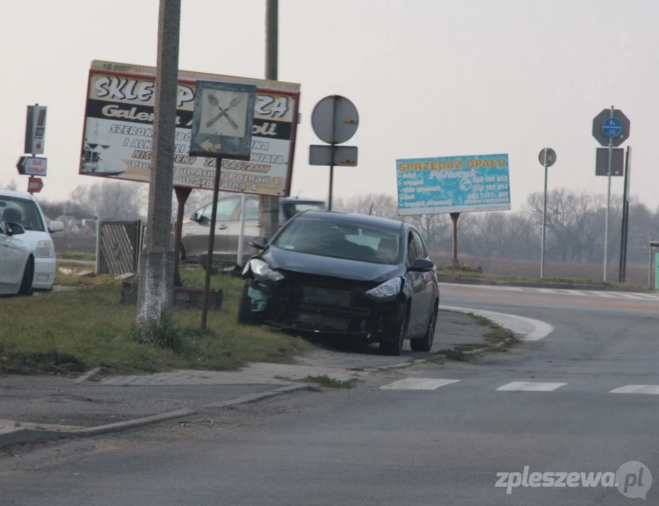 Kolizja na skrzyżowaniu w Pleszewie [ZDJĘCIA] - Zdjęcie główne