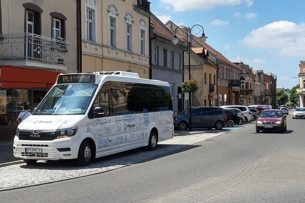 Mieszkańcy pytają o kursy autobusów. Burmistrz Pleszewa zapowiada nowy przystanek - Zdjęcie główne