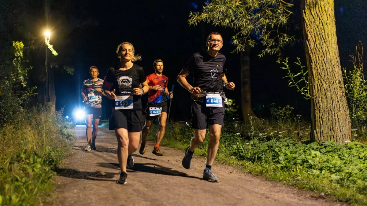Blisko 100 osób pobiegło „Od zmierzchu do świtu” w Pleszewie