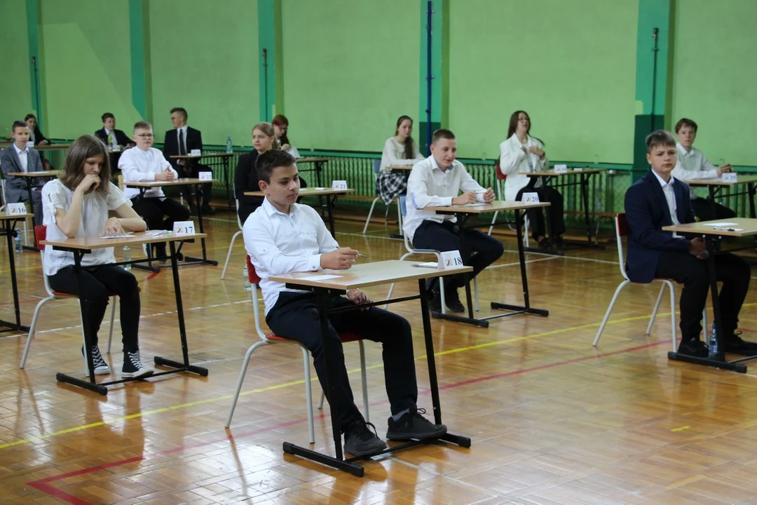 Ruszają egzaminy ósmoklasistów 2022. Na początek język polski [ZDJĘCIA] - Zdjęcie główne
