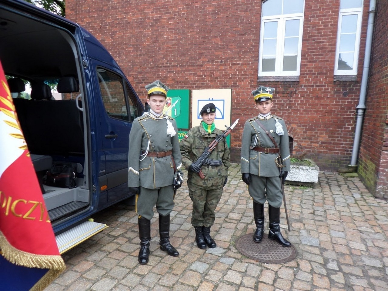 Pleszewianie na święcie 17 Pułku Ułanów Wielkopolskich - Zdjęcie główne