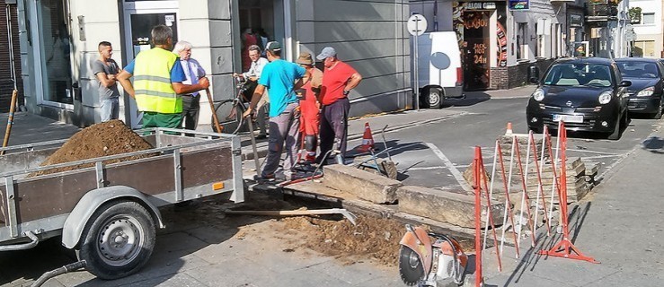 Przygotowują rynek na wjazd aut. W Jarocinie - Zdjęcie główne