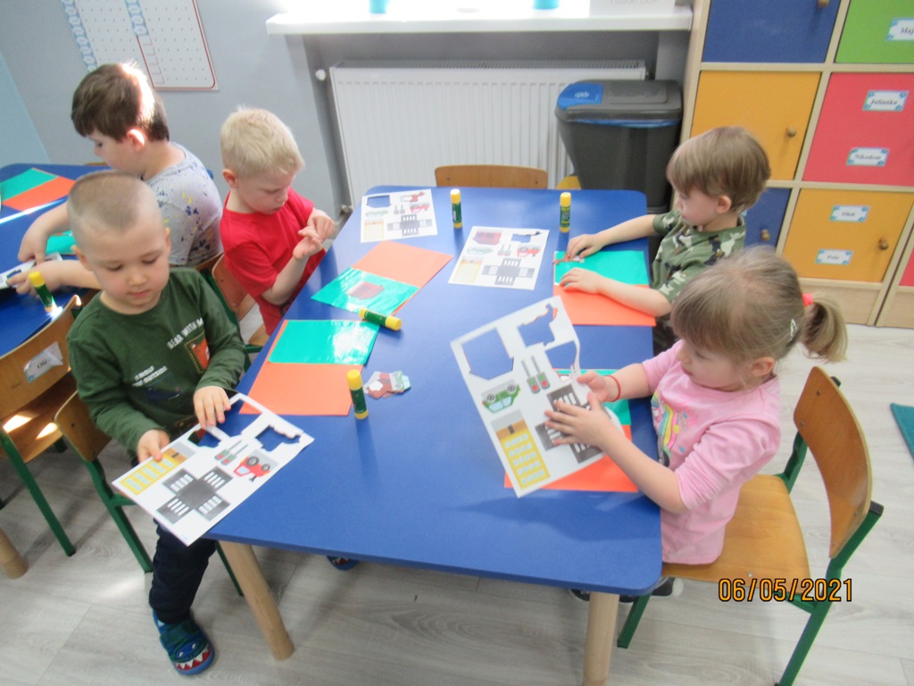Dzieci z przedszkola "Słoneczne" w Pleszewie wykonały zadania w ramach międzynarodowego projektu edukacyjnego - „Piękna Nasza Polska Cała”.