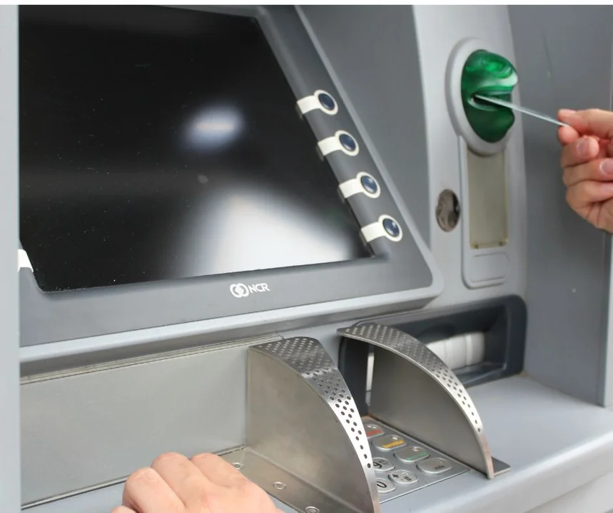 Włamanie do bankomatu w Czerminie. Policja ustala szczegóły - Zdjęcie główne