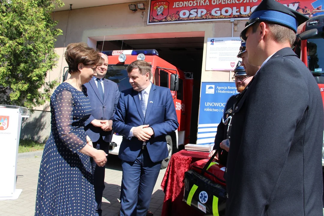 Strażacy z Gołuchowa otrzymali wyjątkowy upominek [ZDJĘCIA] - Zdjęcie główne