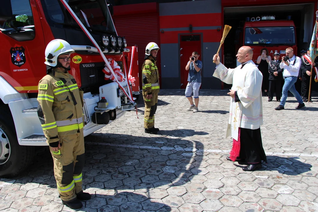 Wyjątkowa uroczystość dla strażaków ochotników z Dobrzycy [ZDJĘCIA] - Zdjęcie główne