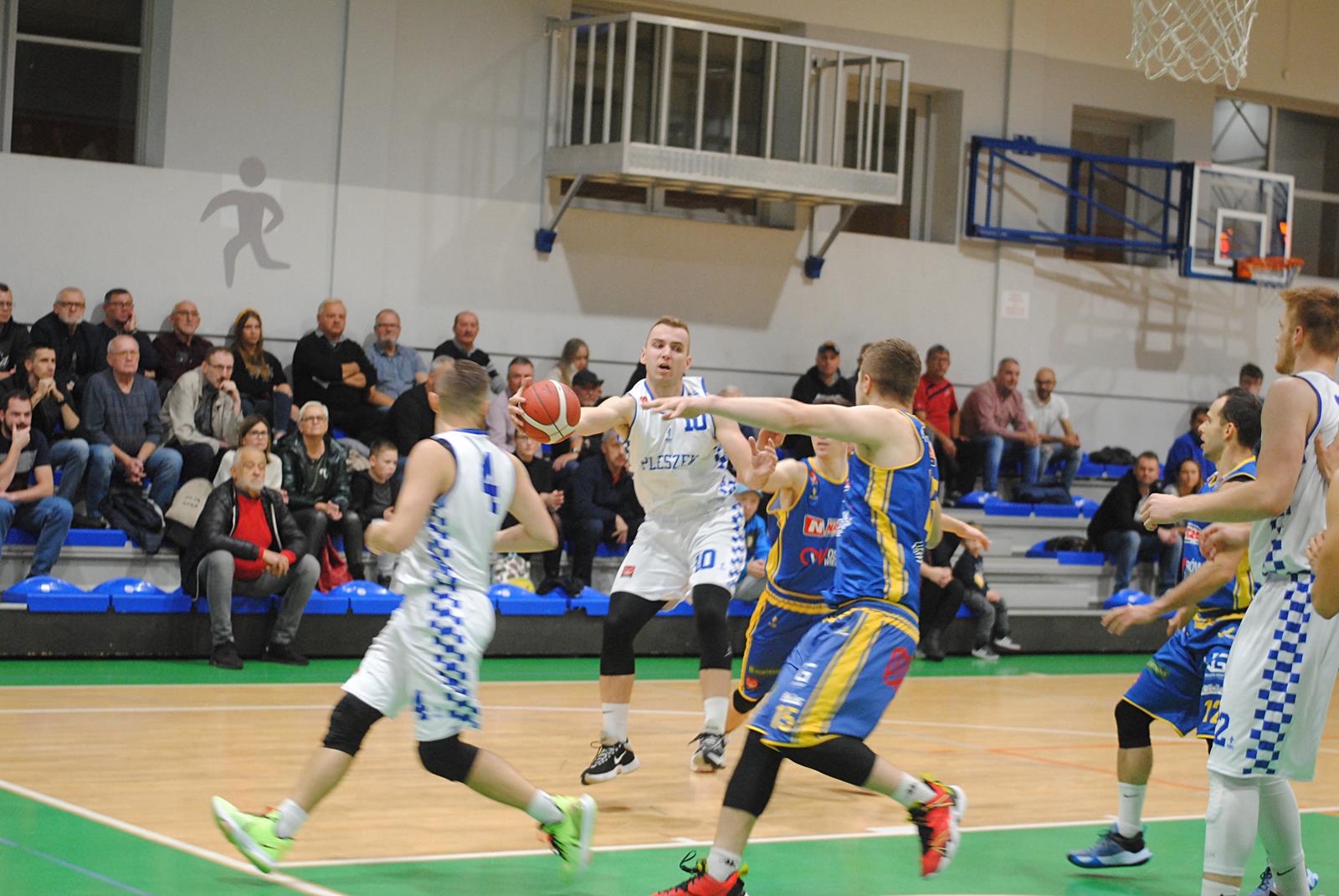 Kosz Kompaktowy Pleszew - Nabzdyk BM Slam Ostrów Wlkp. 81:66