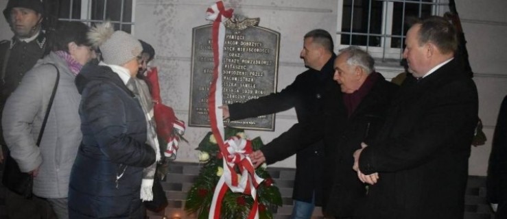 Dobrzyca. Odsłonili tablicę ku czci bohaterów - Zdjęcie główne