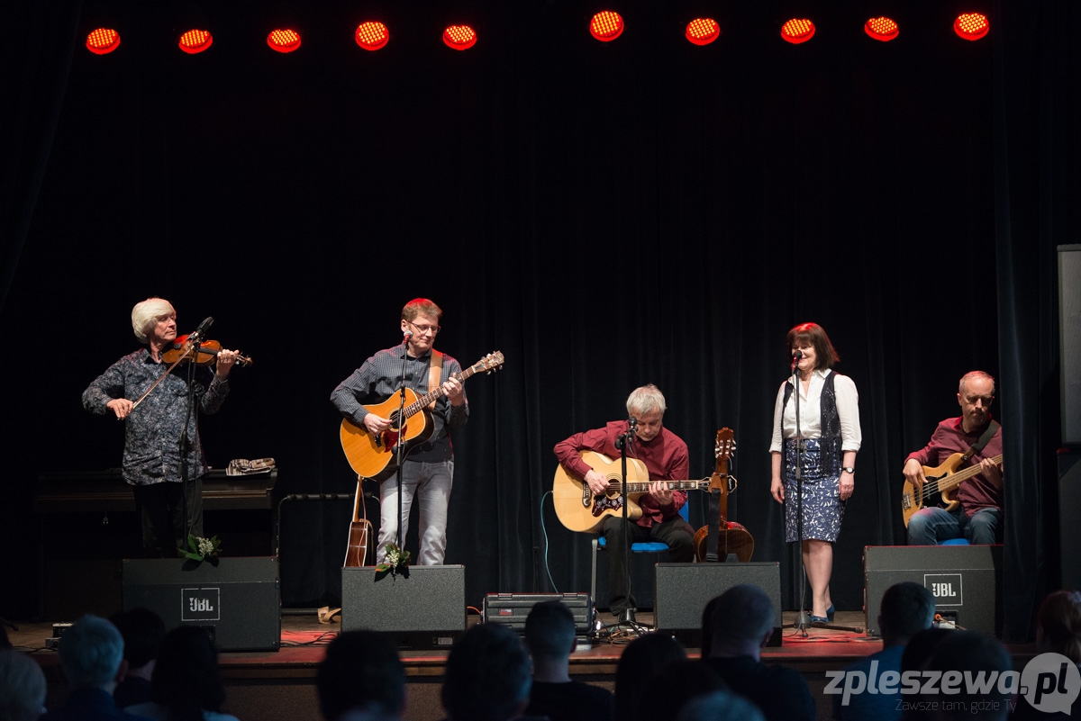 Koncert U Studni w Dobrzycy - Zdjęcie główne