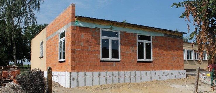 Trwa rozbudowa szkoły w Lutyni - Zdjęcie główne