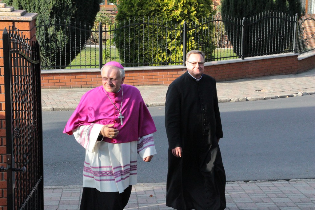 1 października w parafii pw. Wniebowzięcia Najświętszej Maryi Panny w Lenartowicach odbyła się uroczystość bierzmowania z udziałem biskupa Łukasza Buzuna.