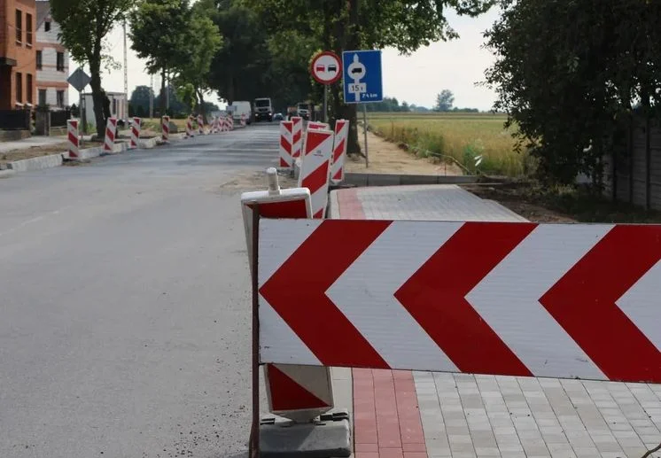 Uwaga! Zamkną drogę w gminie Dobrzyca - Zdjęcie główne