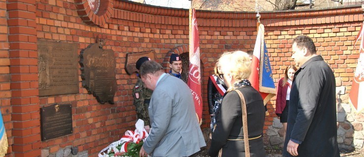 Pleszew. Msza w rocznicę katastrofy smoleńskiej   - Zdjęcie główne