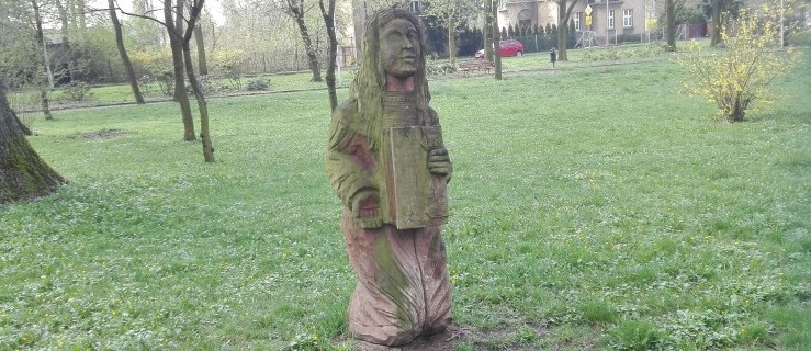 Pleszew. Co się stało z rzeźbami w parku? - Zdjęcie główne