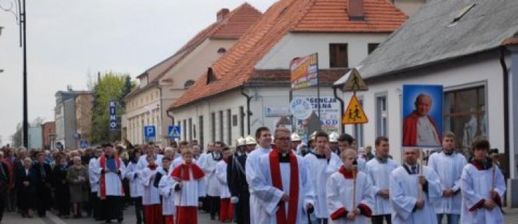 Pleszew: Droga krzyżowa ulicami miasta - Zdjęcie główne