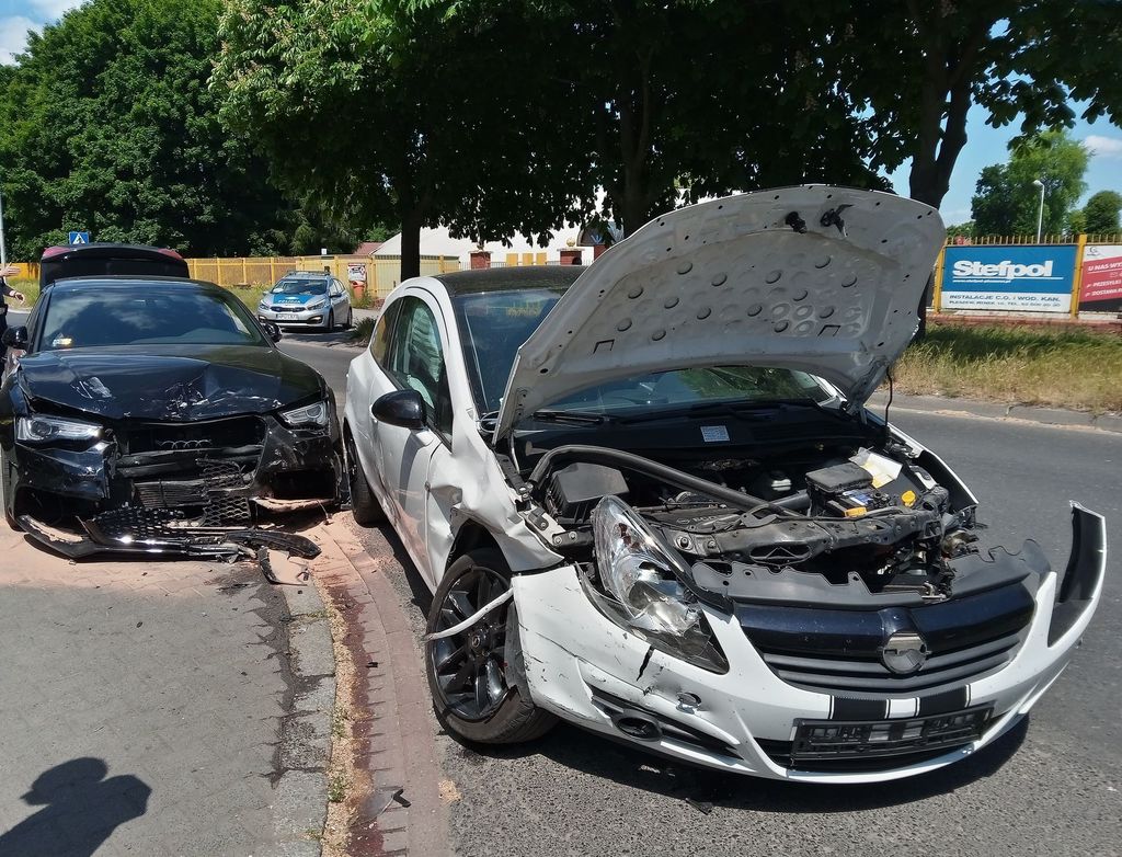 Pleszew. Wypadek na ul. Wojska Polskiego. Jedna osoba ranna - Zdjęcie główne