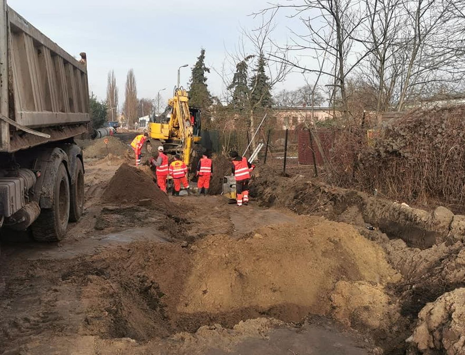 Pleszew. Do kiedy potrwają prace między Sienkiewicza a Ogrodową? Do rzeki Ner trafi trzecia rura - Zdjęcie główne