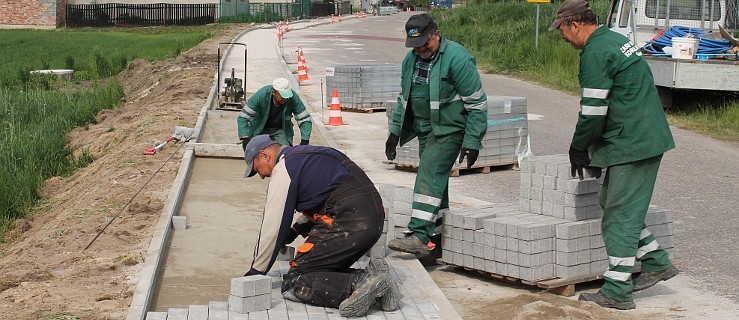 Chodnik za pieniądze z funduszu  - Zdjęcie główne