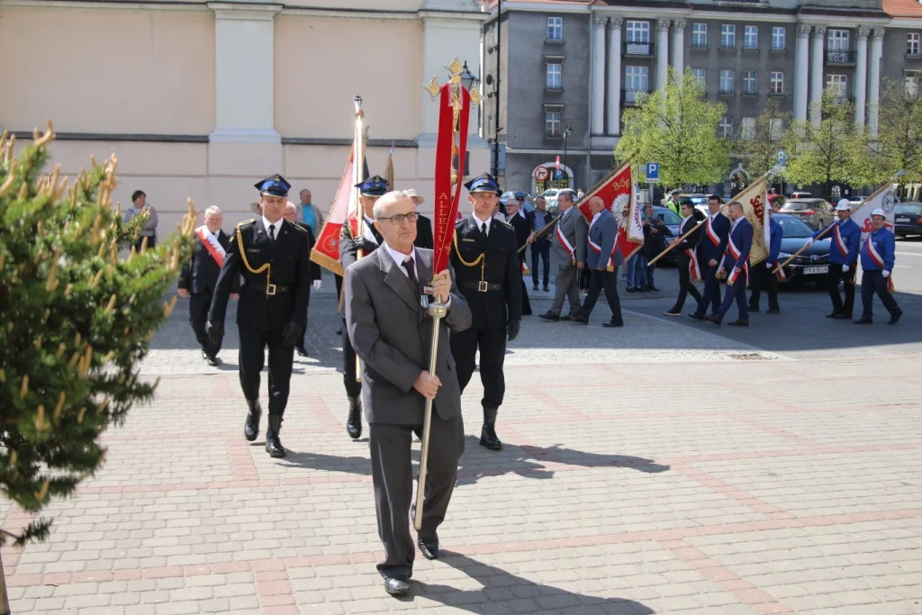 Pleszewscy strażacy wzięli udział w pielgrzymce do św. Józefa [ZDJĘCIA] - Zdjęcie główne