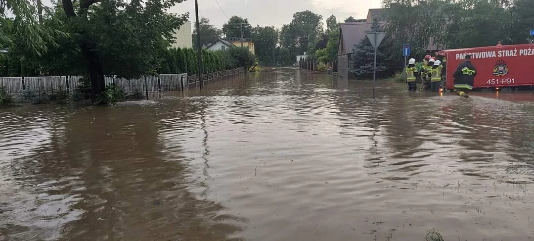Ulice pod wodą. Kolejne zalania w gminie Gołuchów - Zdjęcie główne